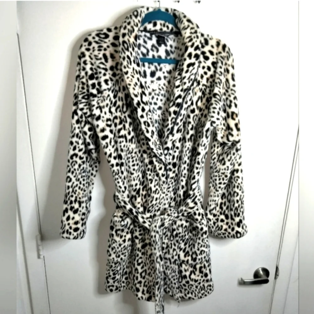 Victoria's Secret (Size M/L) Animal Print Plush Fleece Slip Pockets Belted Robe